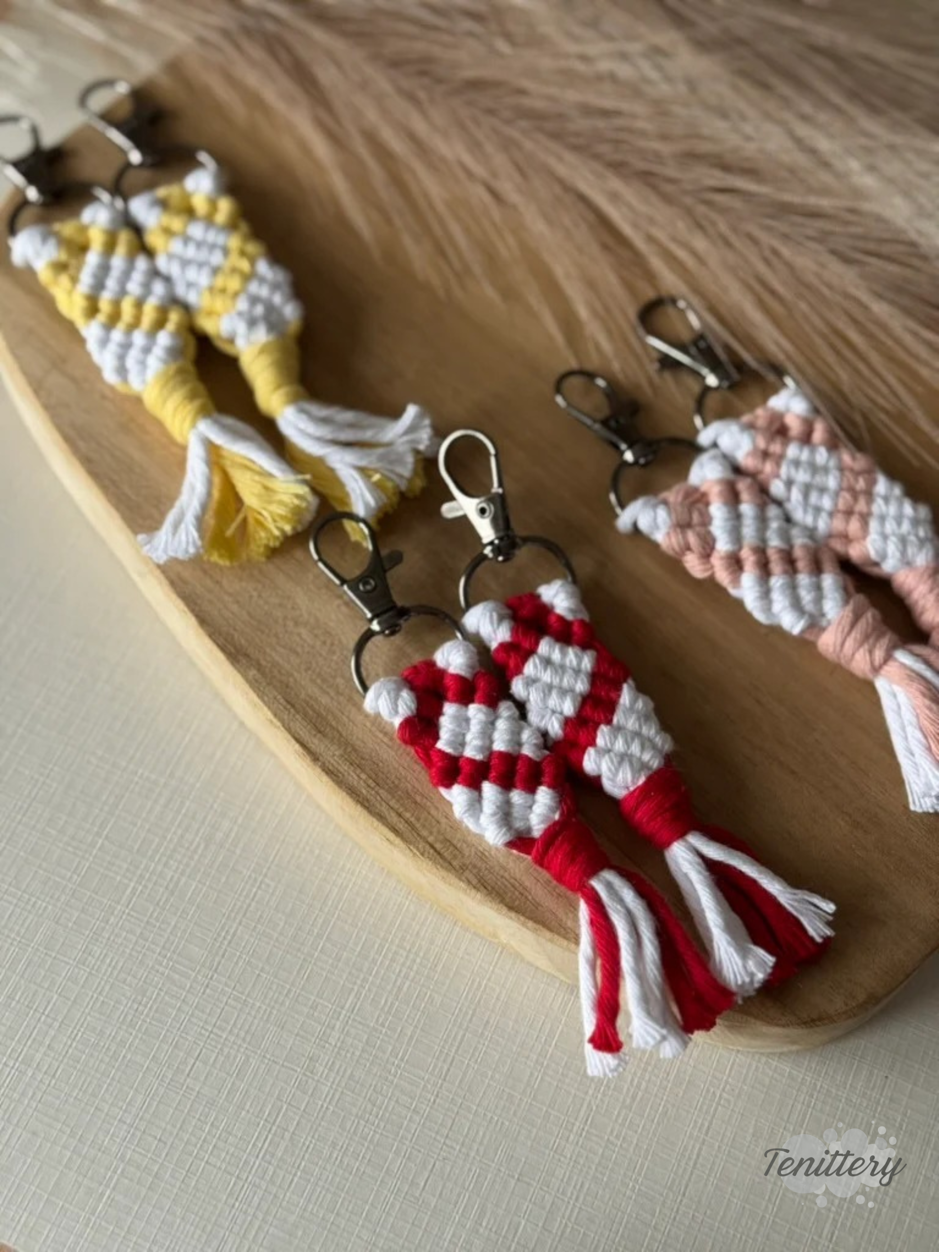 Macramé klíčenka pro dva - srdce (set 2 ks) - v různých barvách.