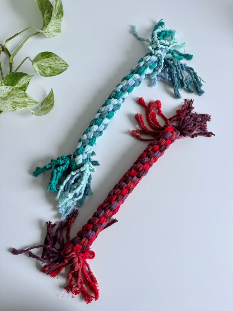 Macramé hračka pro psy - velká v různých barvách.