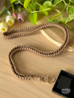 Macramé popruh na telefon Classic.