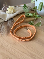 Macramé vodítko Willow délka 115 cm meruňková.
