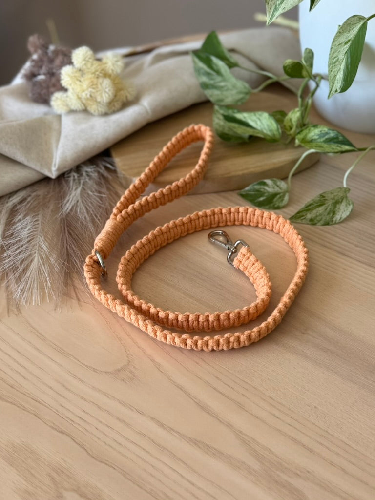 Macramé vodítko Willow délka 115 cm meruňková.