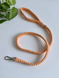 Macramé vodítko Willow délka 115 cm meruňková.