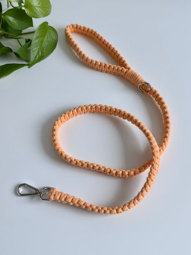 Macramé vodítko Willow délka 115 cm meruňková.
