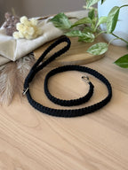 Macramé vodítko Willow délka 123 cm černá lifestyle.