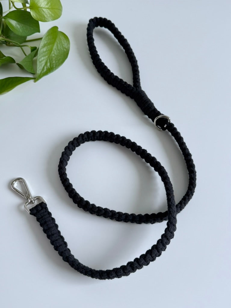 Macramé vodítko Willow délka 123 cm černá.