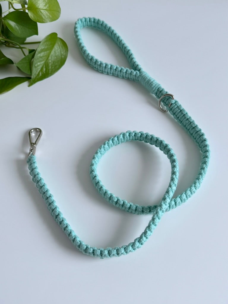 Macramé vodítko Willow délka 123 cm mentolová.
